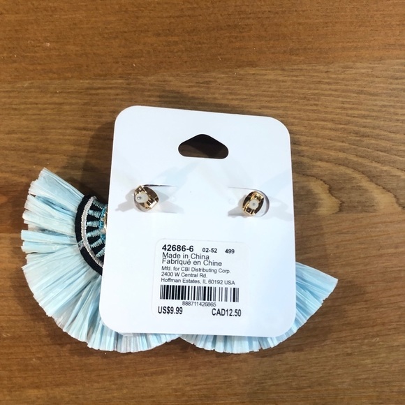 Claire's Drops Earrings set of 2 - Picture 3 of 7